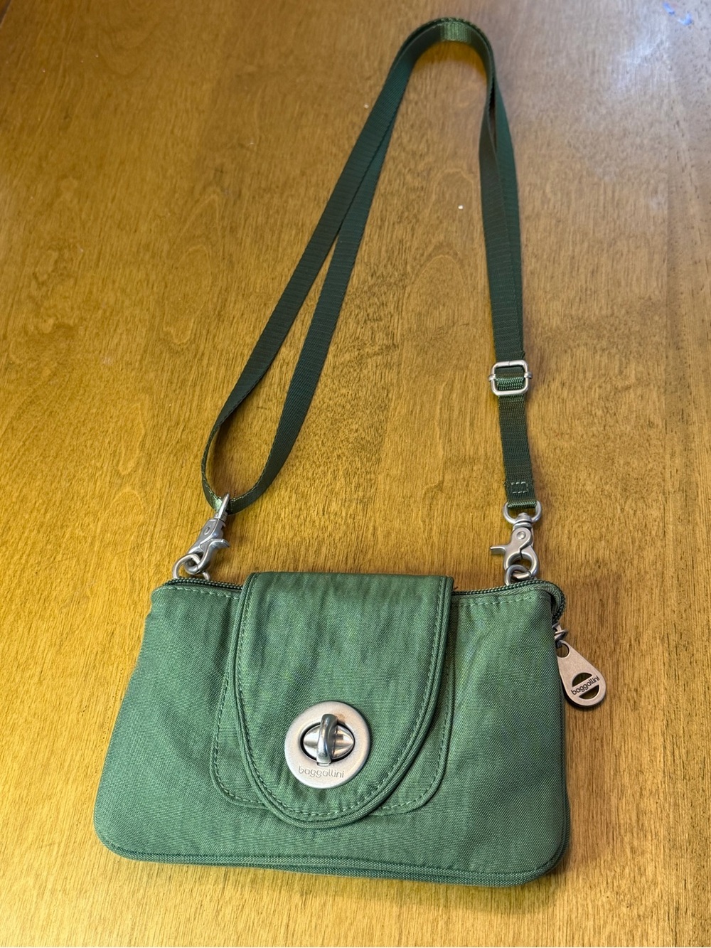Baggallini Green Crossbody Shoulder Bag - Versatile Everyday with yellow lining